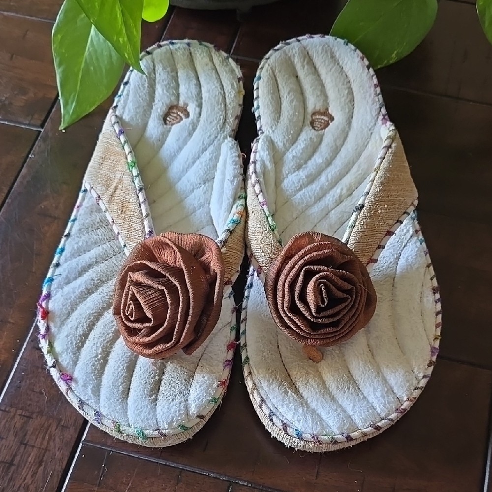 Acorn Women's Floral Brown and Cream Sandals